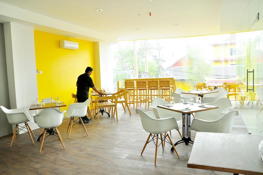 Summer Bed & Breakfast Banjarmasin  Exteriör bild